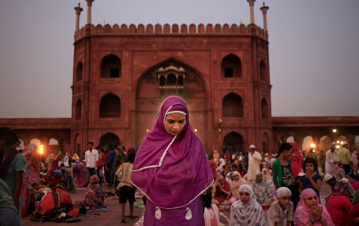 مسلم ہی نہیں غیر مسلم خواتین کو بھی مسجد میں داخلے کی اِجازت، پھر سپریم کورٹ میں عرضی کیوں!