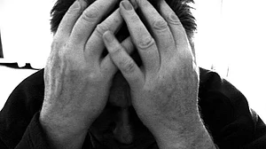 ’نفسیاتی بیماری کو چھپائیں نہیں، اپنوں کو بتائیں اور علاج کرائیں‘