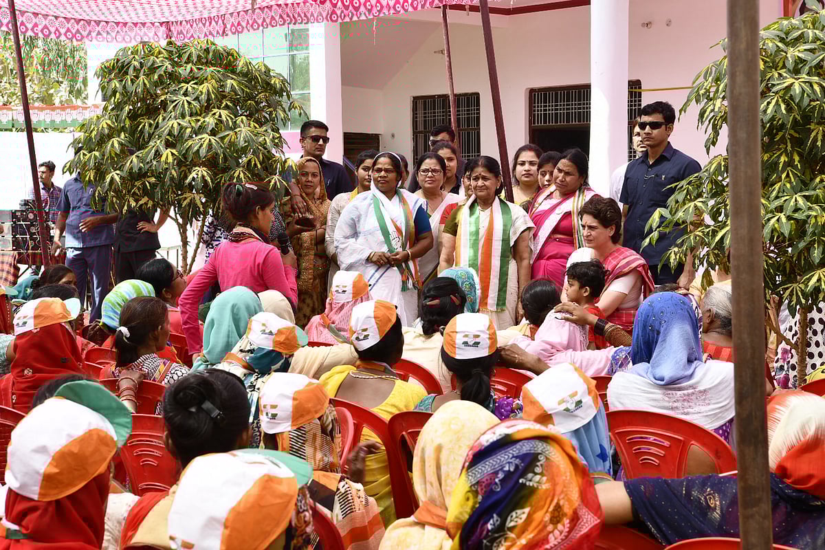 فتح پور میں پرینکا گاندھی کا ’میگا روڈ شو‘