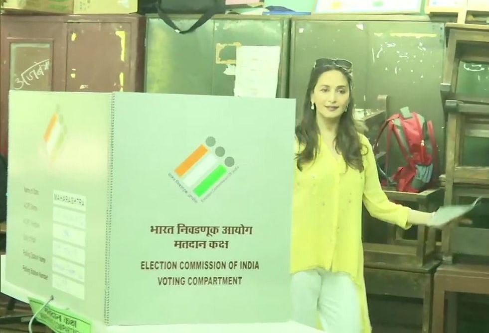 امیتابھ، سلمان، عامر اور ہیما مالنی سمیت بالی ووڈ ستاروں نے ڈالے ووٹ