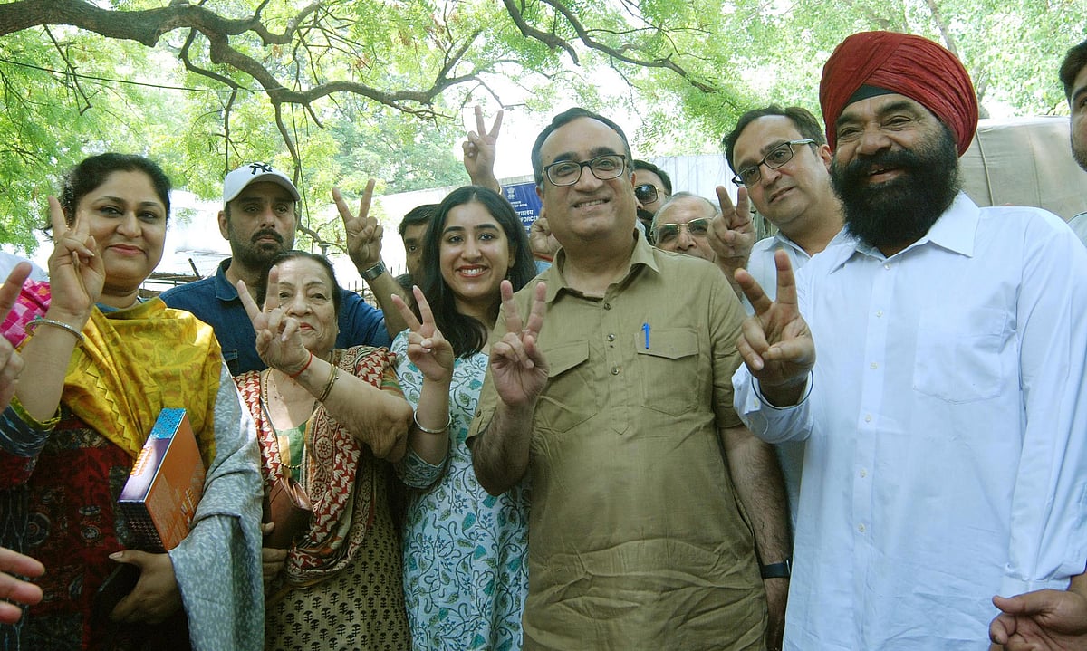 شیلا نے داخل کیے کاغذات نامزدگی، ارکان اسمبلی اور کارکنان میں نظر آیا زبردست جوش