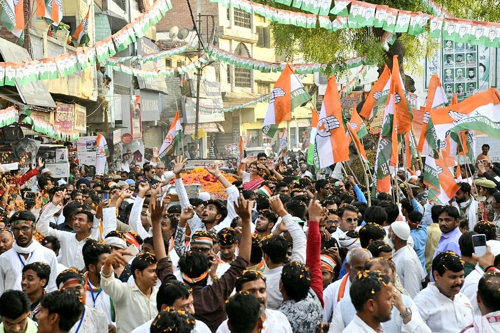 فتح پور میں پرینکا گاندھی کا ’میگا روڈ شو‘