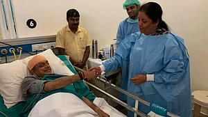 دل ملے یا نہ ملے ہاتھ ملاتے رہیے