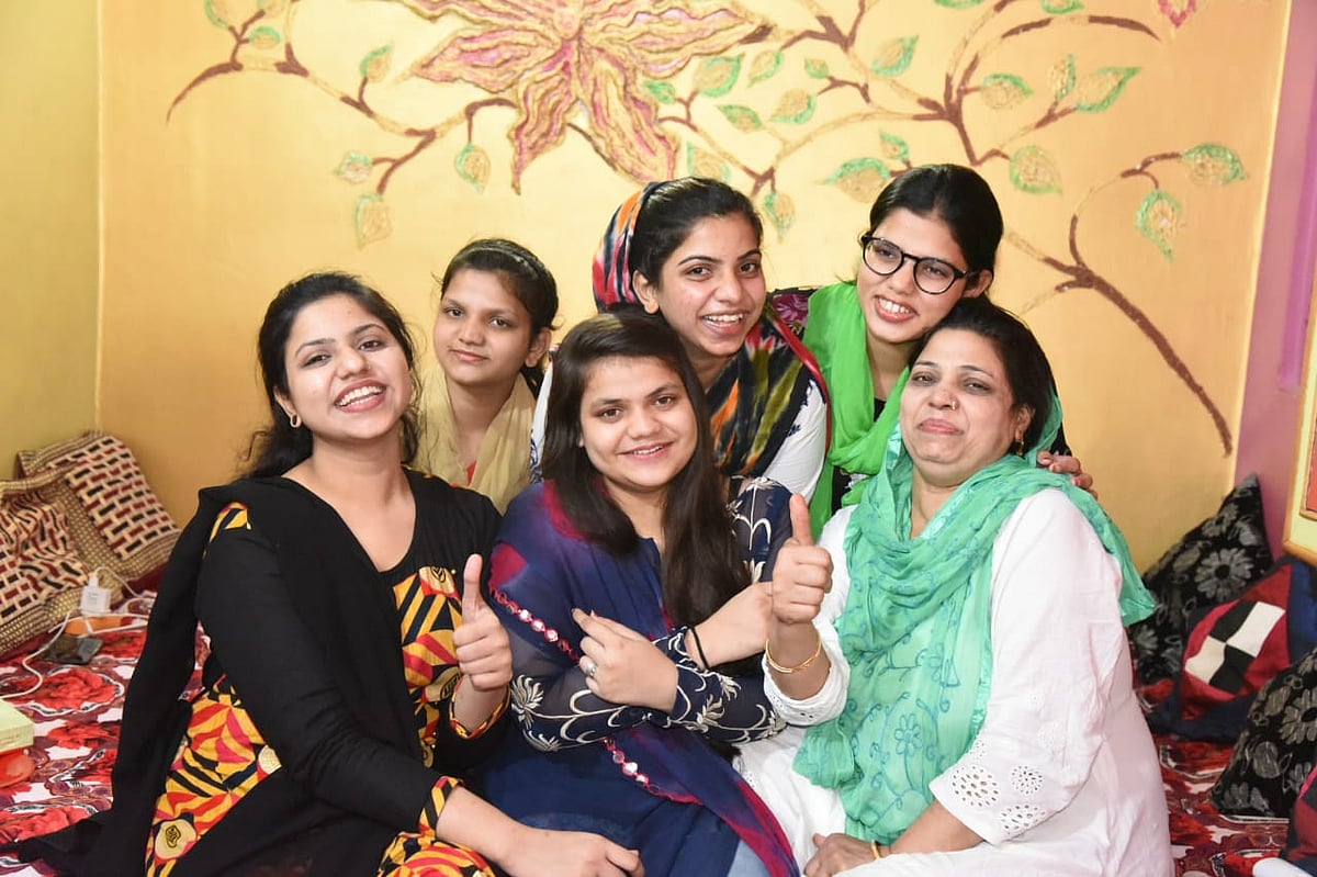 دہلی: CBSE بارہویں میں اوّل آنے والی شیف کی بیٹی ثنا نیاز بننا چاہتی ہیں آئی اے ایس افسر