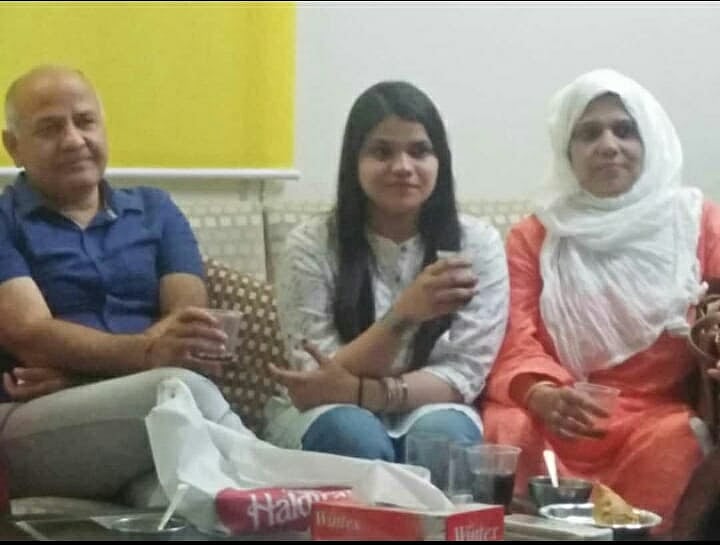 دہلی: CBSE بارہویں میں اوّل آنے والی شیف کی بیٹی ثنا نیاز بننا چاہتی ہیں آئی اے ایس افسر