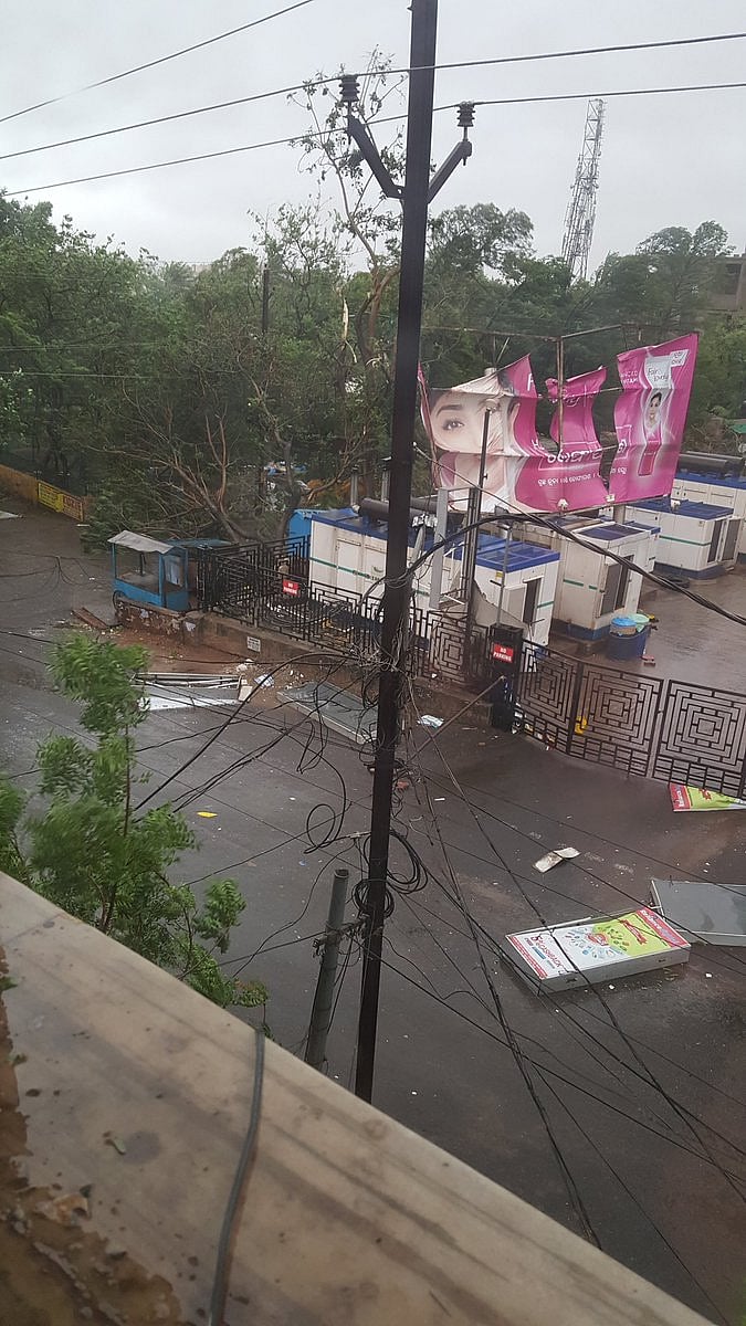 اڈیشہ میں 250 کلو میٹر فی گھنٹہ کی رفتار سے ’فانی‘ نے مچائی تباہی... تصویری جھلکیاں