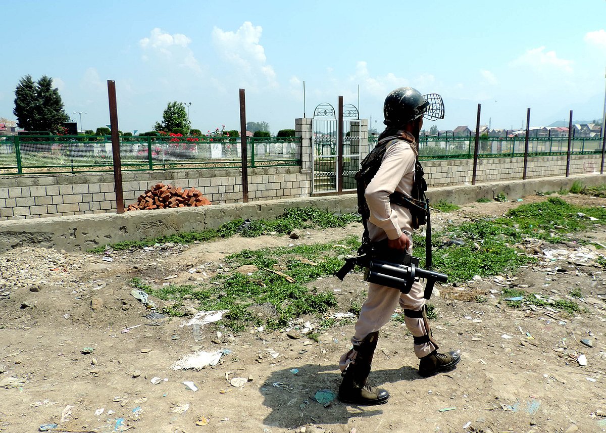 جموں و کشمیر: میر واعظ فاروق اور عبدالغنی لون کی برسی پر مکمل ہڑتال، کرفیو جیسی پابندیاں