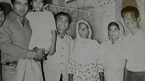 جب دھرمیندر نے مسلم خاندان کو حج پر بھیجنے میں مدد کی...