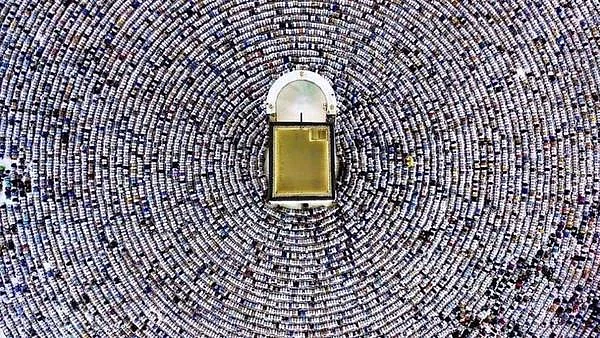 عبداللہ الصبیعی نے ایسی شاہکار تصاویر بنانے کے لئے ریمورٹ کنٹرول ڈرون کیمرہ استعمال کیا