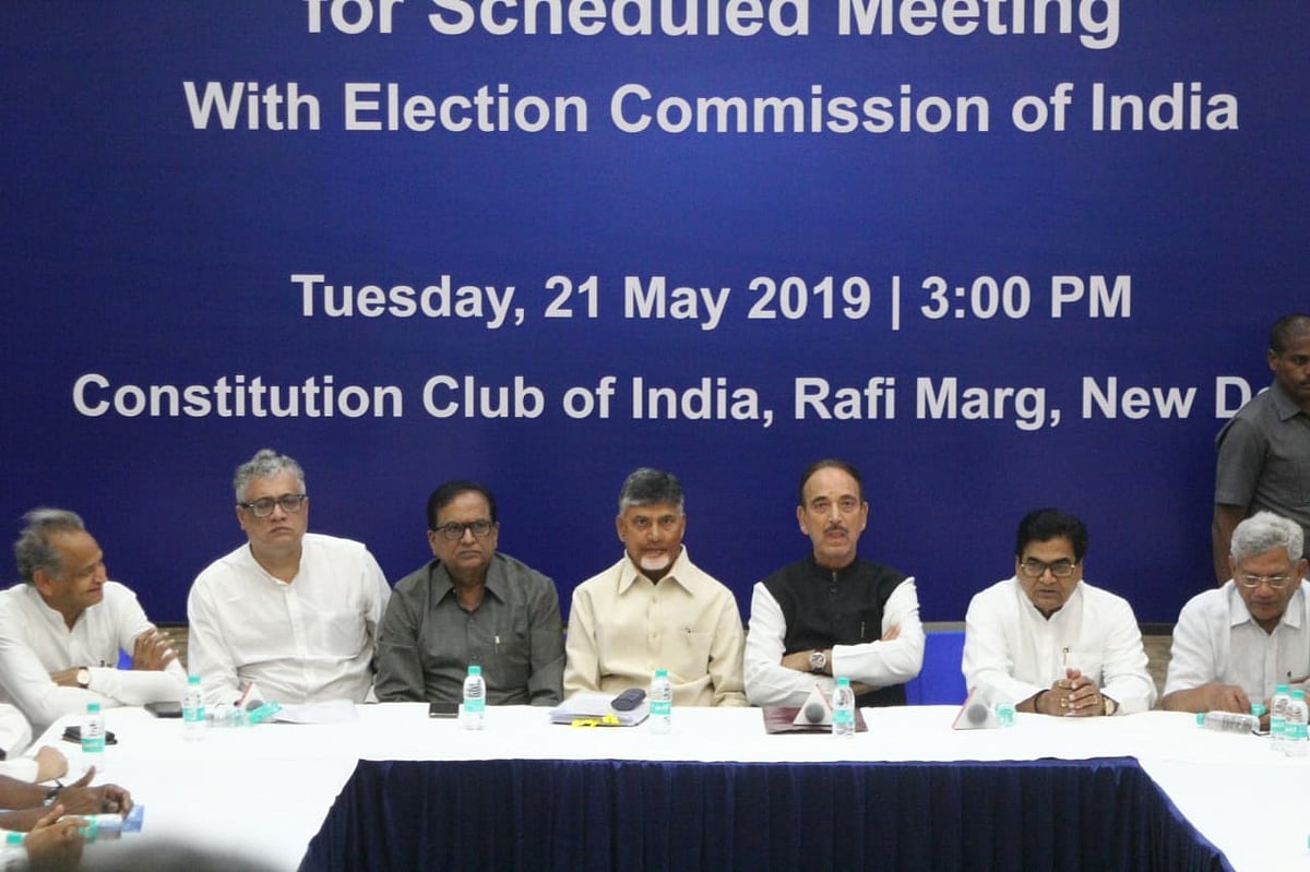 پہلے ’وی وی پیٹ‘ کو ملایا جائے پھر شروع ہو ووٹوں کی گنتی: اپوزیشن