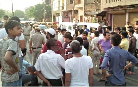 دہلی: پولنگ سے 4 دن قبل ترلوک پوری میں ملی 2 مُردہ گائیں، ماحول کشیدہ