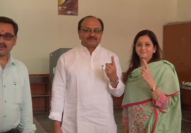 فوٹو اسٹوری: راہل-سونیا سمیت ان قدآور لیڈران نے کی ووٹنگ