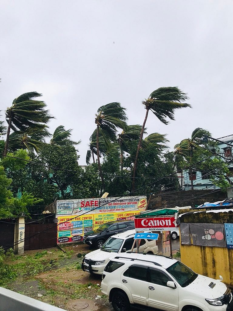 اڈیشہ میں 250 کلو میٹر فی گھنٹہ کی رفتار سے ’فانی‘ نے مچائی تباہی... تصویری جھلکیاں