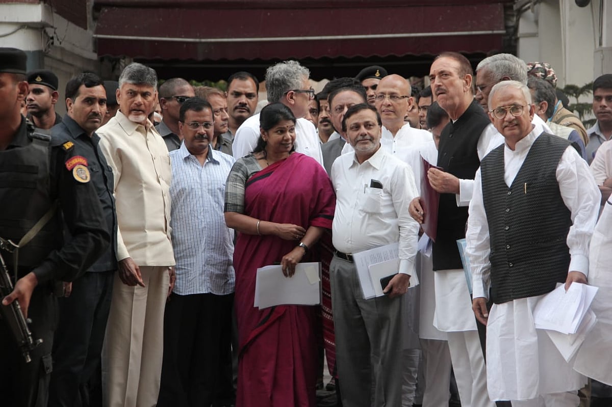 پہلے ’وی وی پیٹ‘ کو ملایا جائے پھر شروع ہو ووٹوں کی گنتی: اپوزیشن