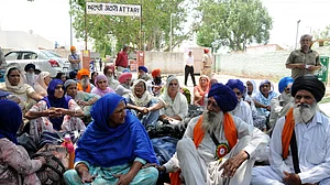 پاکستان جا رہے سکھ عقیدت مند اٹاری میں پھنسے، نہیں ملی سرحد عبور کرنے کی اجازت!