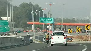 ’شاہروں پر 5 لاکھ درختوں کے بدلے 15 لاکھ پودے لگوائیں گڈکری‘