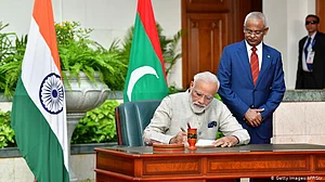 افسران کے ساتھ وزراء پر بھی رہے گی مودی حکومت کی نظر