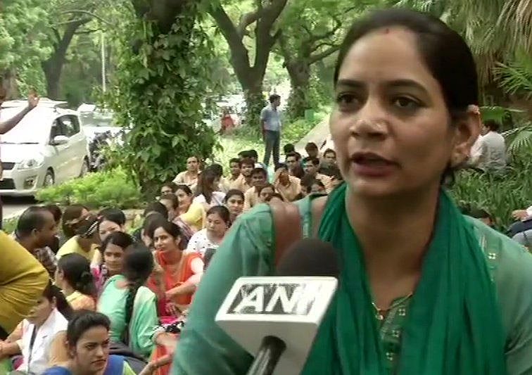 ملک میں ملازمت کا قحط، مودی حکومت نے اسپتالوں سے درجنوں ملازمین کو نکالا