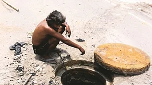 گجرات میں گٹر کی صفائی کے دوران حادثہ، 7 افراد ہلاک