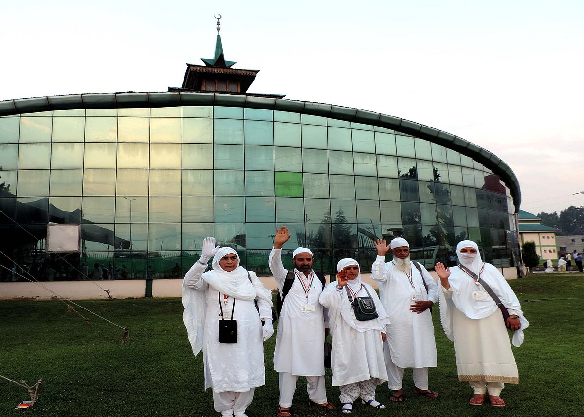 کشمیر سے عازمین حج کی سعودی عرب کے لئے روانگی شروع