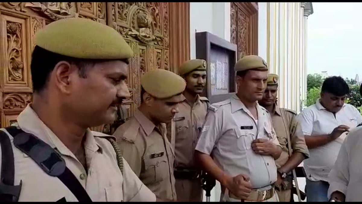 اعظم خان پر نئی آفت: جوہر یونیورسٹی کی ’ممتاز لائبریری‘ پر چھاپہ، سینکڑوں نادر کتابیں ضبط