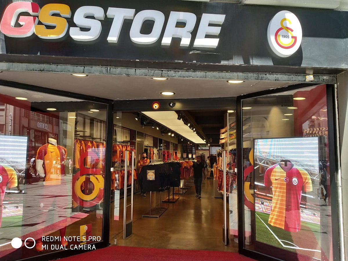 سفر نامہ: استنبول کا تکسیم اسکوائر، پوری دنیا کے لوگوں کے لئے شاپنگ کا مرکز... سید خرم رضا