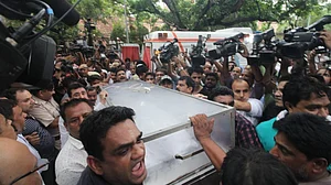 شیلا دیکشت کے آخری دیدار کے لئے امنڈا جم غفیر، تصویری جھلکیاں