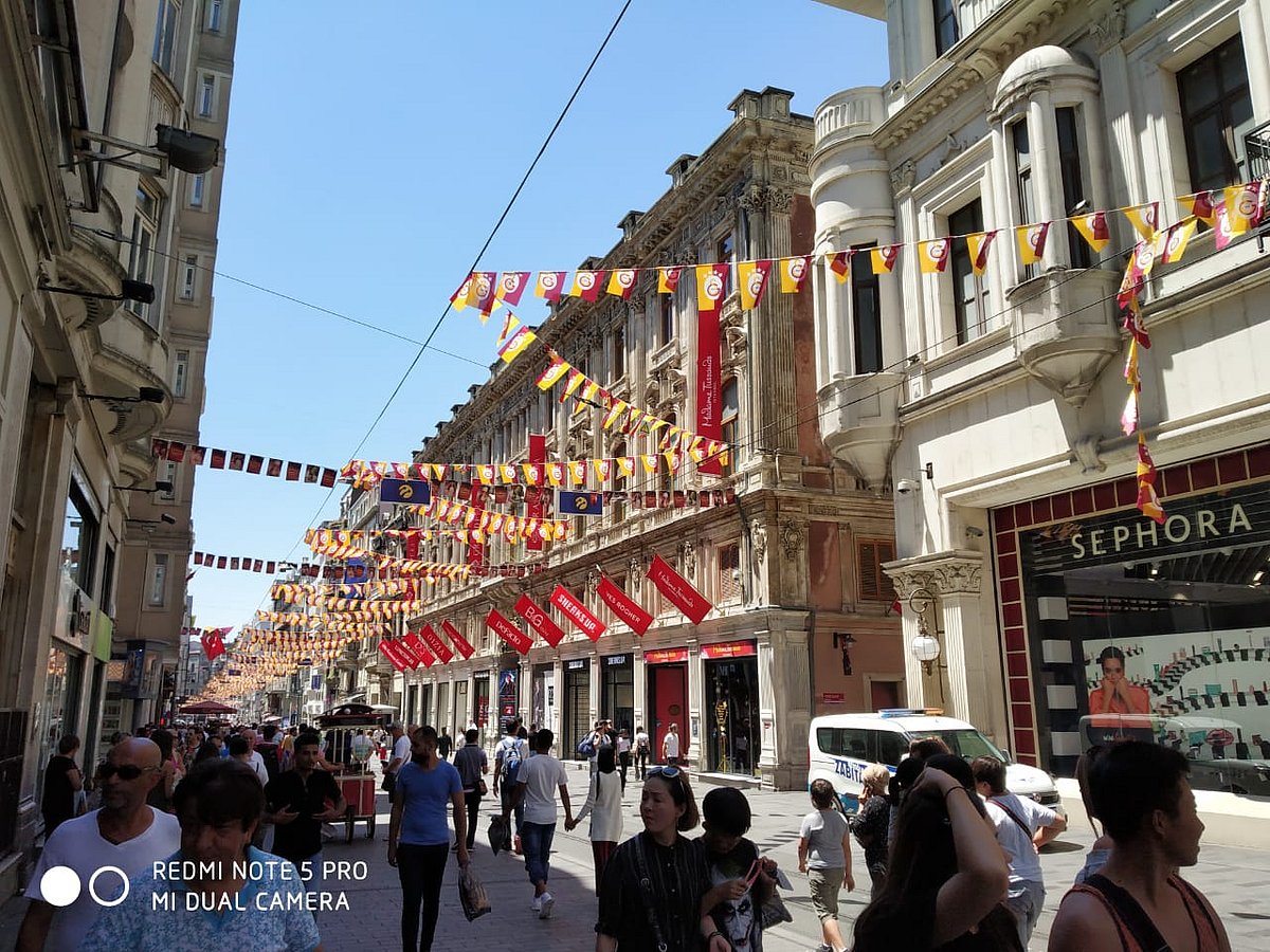 سفر نامہ: استنبول کا تکسیم اسکوائر، پوری دنیا کے لوگوں کے لئے شاپنگ کا مرکز... سید خرم رضا