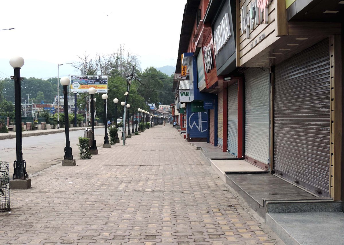 کشمیر: ’یوم شہدا‘ کے موقع پر ہڑتال، امرناتھ یاترا اور ٹرین سروس معطل