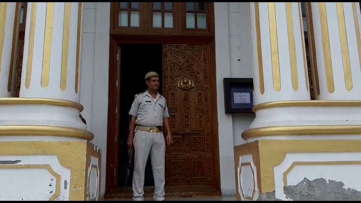 اعظم خان پر نئی آفت: جوہر یونیورسٹی کی ’ممتاز لائبریری‘ پر چھاپہ، سینکڑوں نادر کتابیں ضبط