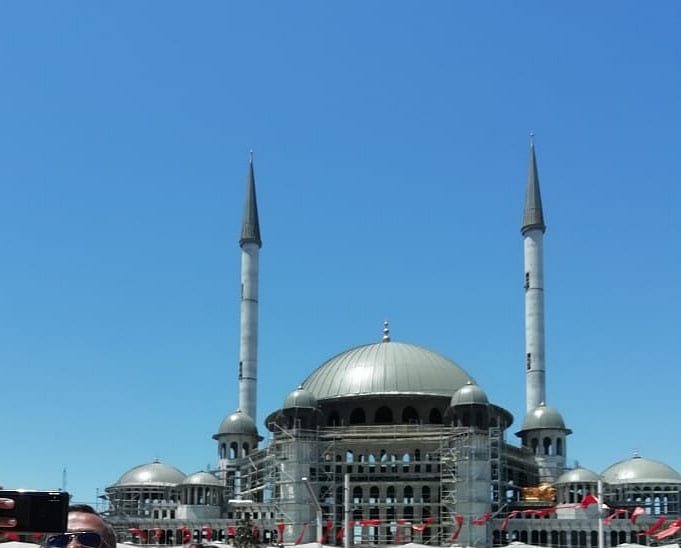 سفر نامہ: استنبول کا تکسیم اسکوائر، پوری دنیا کے لوگوں کے لئے شاپنگ کا مرکز... سید خرم رضا