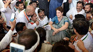 یوپی اسمبلی: پرینکا گاندھی کو سون بھدر جانے سے روکنے اور حراست پر زَبردست ہنگامہ