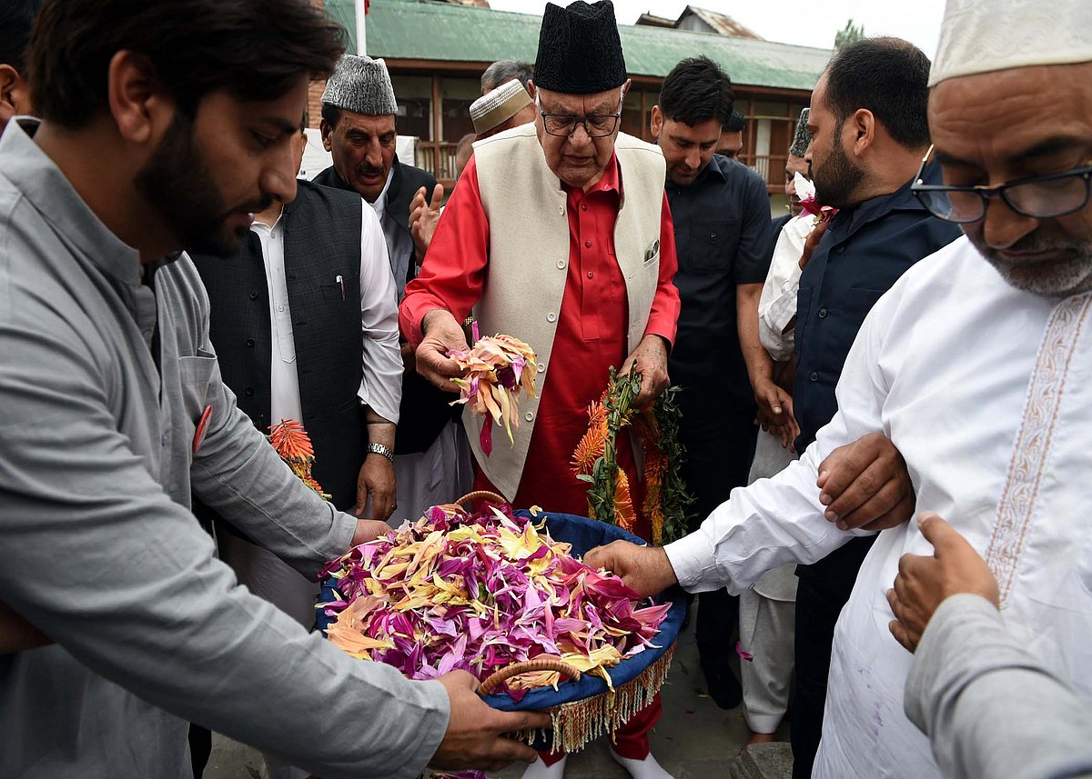 ستیہ پال ملک بی جے پی کے گورنر ہیں، وہ مزار شہداء پر کیوں آئیں گے: فاروق عبداللہ