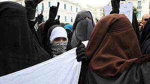 اب اس ملک میں بھی خواتین کے برقع پہننے پر پابندی!