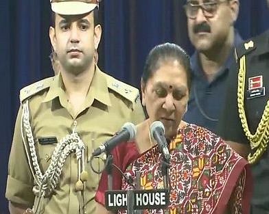 یوپی کی پہلی خاتون گورنر کی حیثیت سے آنندی بین پٹیل نے لیا حلف