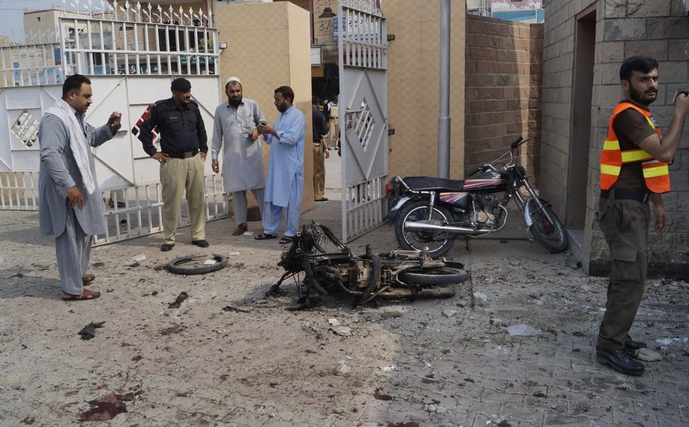 پاکستان: پرقع پوش خاتون کا خود کش حملہ، 9 افراد ہلاک