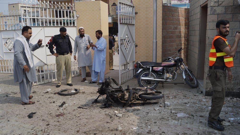 ڈیرہ اسماعیل خان: خاتون کا خود کش حملہ، نو افراد ہلاک