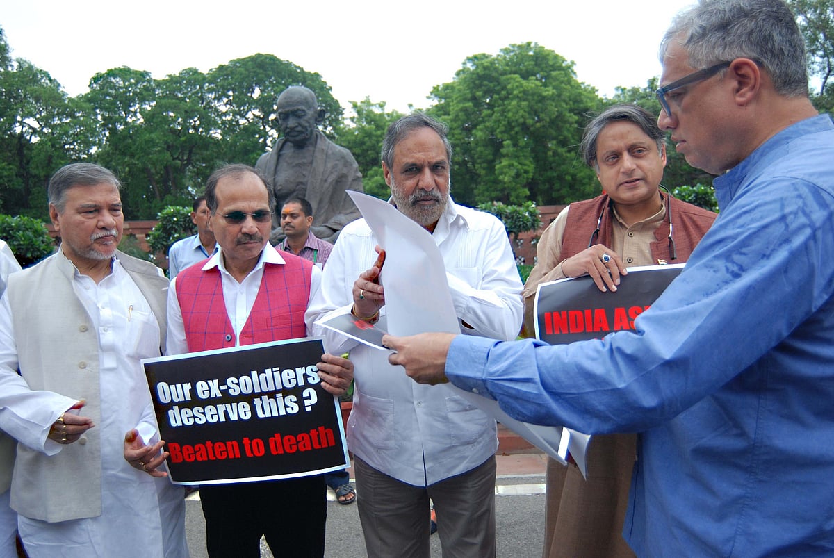 لوک سبھا: اناؤ واقعہ پر اپوزیشن کا زبردست ہنگامہ، حکومت ’بل‘ پیش کرنے میں لگی رہی!