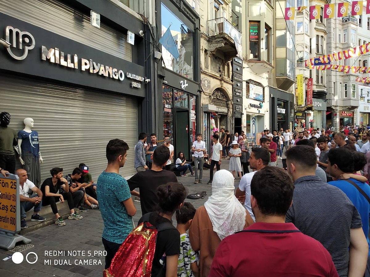 سفر نامہ: استنبول کا تکسیم اسکوائر، پوری دنیا کے لوگوں کے لئے شاپنگ کا مرکز... سید خرم رضا