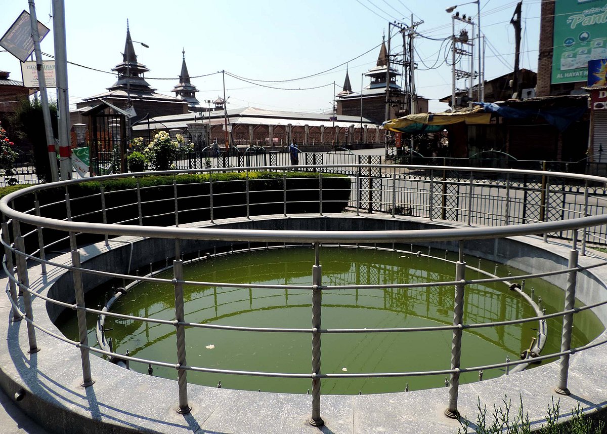 پابندیوں کے باعث جامع مسجد سری نگر میں نماز جمعہ ادا نہیں کی جا سکی