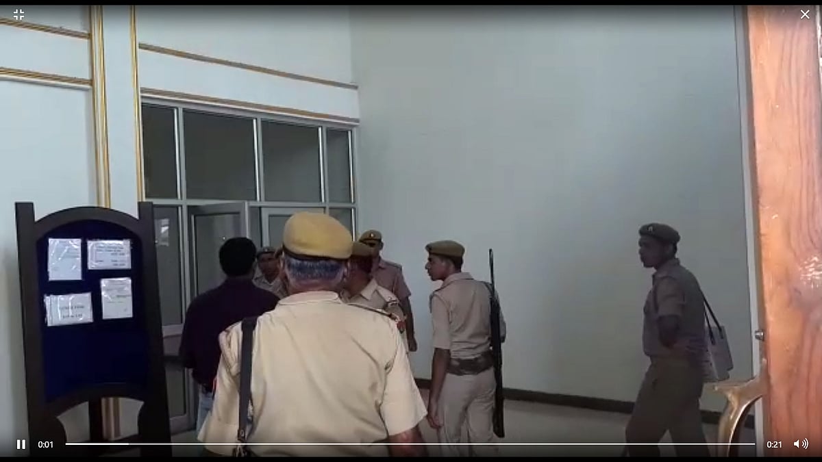 اعظم خان پر نئی آفت: جوہر یونیورسٹی کی ’ممتاز لائبریری‘ پر چھاپہ، سینکڑوں نادر کتابیں ضبط