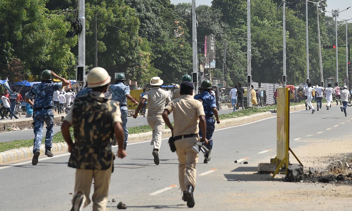 پٹنہ: آر جے ڈی ’اسٹوڈنٹ ونگ‘ کے کارکنان پر لاٹھی چارج، 8 سے زائد زخمی