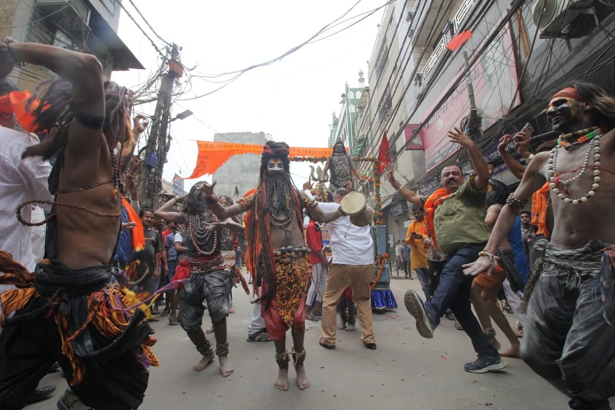 پرانی دہلی: حوض قاضی میں کشیدگی کے بعد دیکھنے کو ملی ہندو-مسلم اتحاد کی دلچسپ تصویر