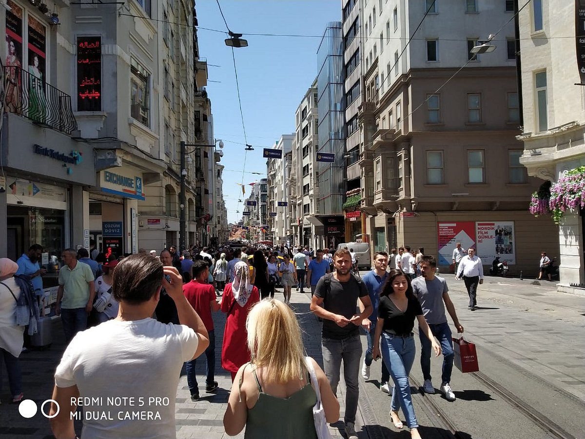 سفر نامہ: استنبول کا تکسیم اسکوائر، پوری دنیا کے لوگوں کے لئے شاپنگ کا مرکز... سید خرم رضا