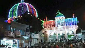 گلبرگہ: خواجہ بندہ نوازؒ کے عرس کا آغاز، جلوس صندل میں سینکڑوں عقیدتمندان کی شرکت