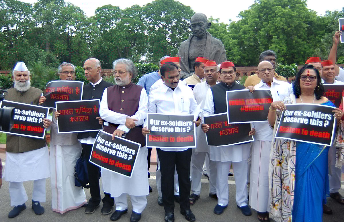 لوک سبھا: اناؤ واقعہ پر اپوزیشن کا زبردست ہنگامہ، حکومت ’بل‘ پیش کرنے میں لگی رہی!