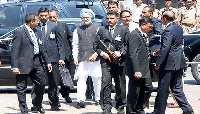 ہندوستان: چار افراد کے لیے تین ہزارکمانڈوز کیوں؟