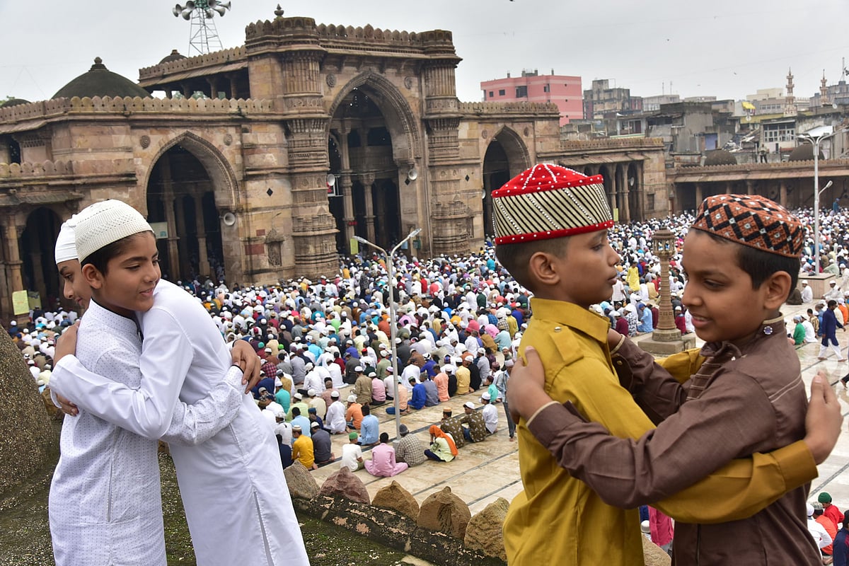 پورے ہندوستان میں بھائی چارہ اور جوش و خروش کے ساتھ منائی گئی عید