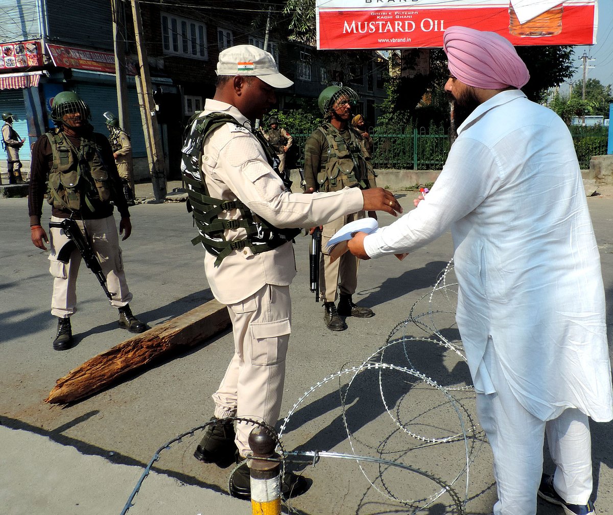 کشمیر: مکمل بند کا 19 واں دن، اقوام متحدہ دفتر کو جانے والی سڑکیں سیل