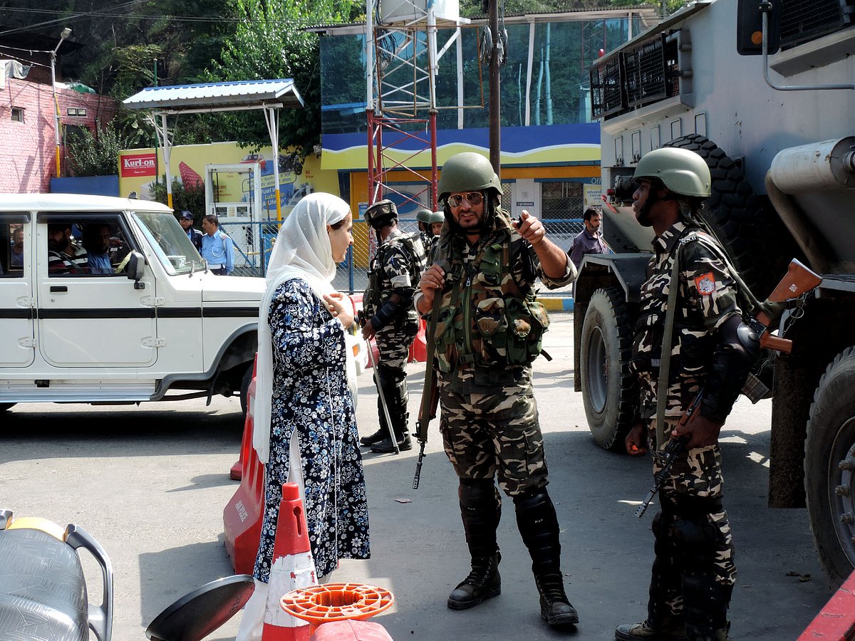کشمیر: مکمل بند کا 19 واں دن، اقوام متحدہ دفتر کو جانے والی سڑکیں سیل